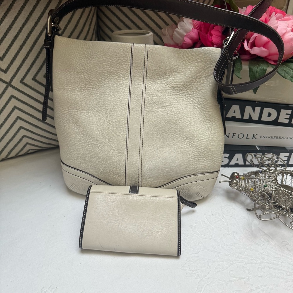 Coach Cream Shoulder Bag Set with Minimalist Design